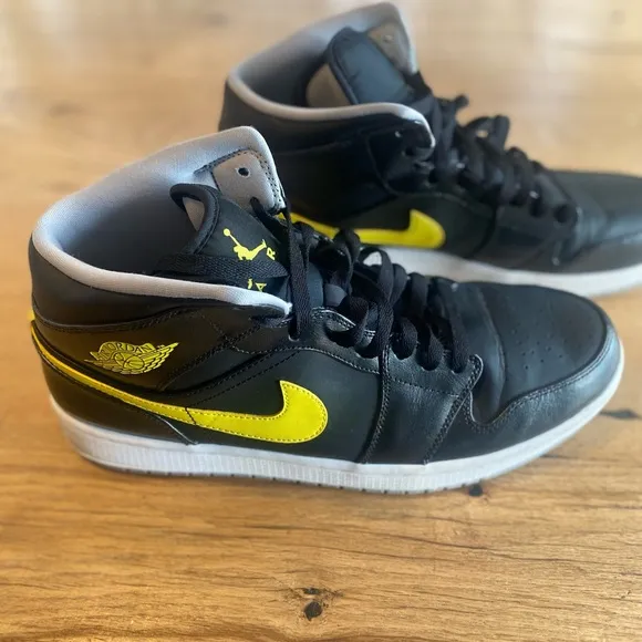 Nike‎ Air Jordan Mid Yellow Black Sneakers Shoes Men’s 13 Preowned