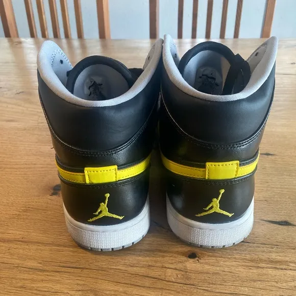 Nike‎ Air Jordan Mid Yellow Black Sneakers Shoes Men’s 13 Preowned