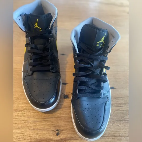 Nike‎ Air Jordan Mid Yellow Black Sneakers Shoes Men’s 13 Preowned