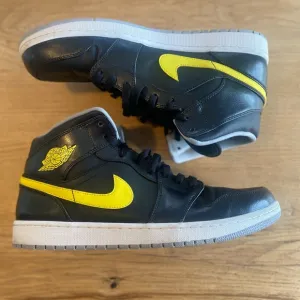 Nike‎ Air Jordan Mid Yellow Black Sneakers Shoes Men’s 13 Preowned
