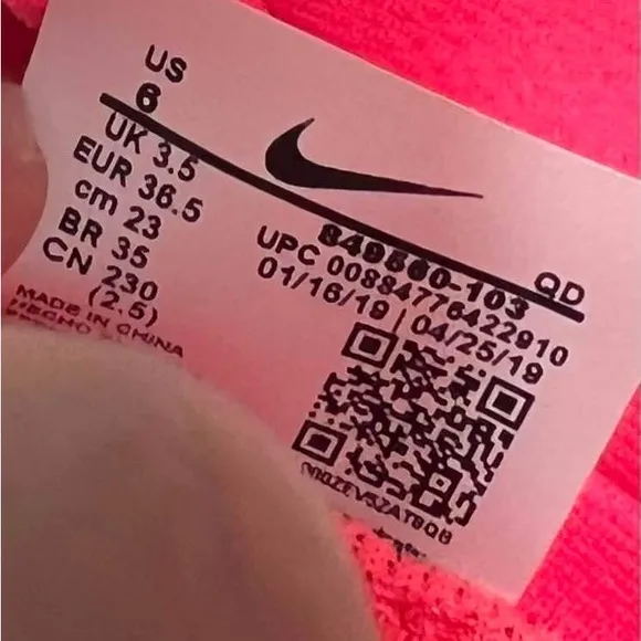 Nike Air Max 2017 Women’s SZ.6 “ Hot Punch” Athletic Running Shoes  New