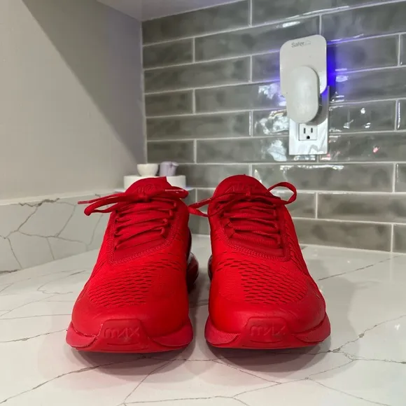 Nike Air Max 270 Running Shoes. Men’s Size 10.5 Color Red.
