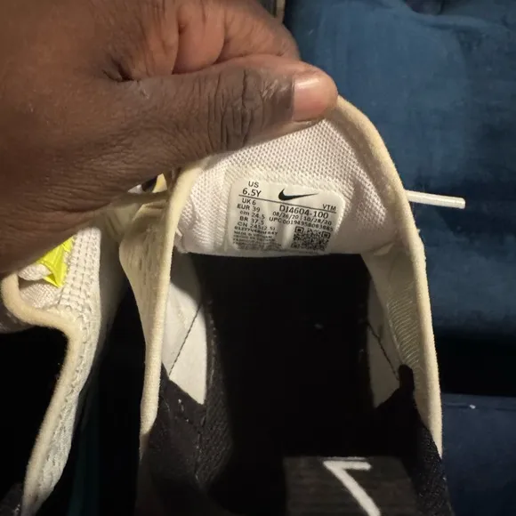 Nike Air Max 270 White and Teal Athletic Shoes