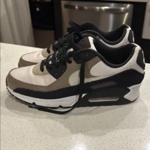 Nike Air Max 90 - Men’s size 9 - Shoes are in great condition, barely worn.