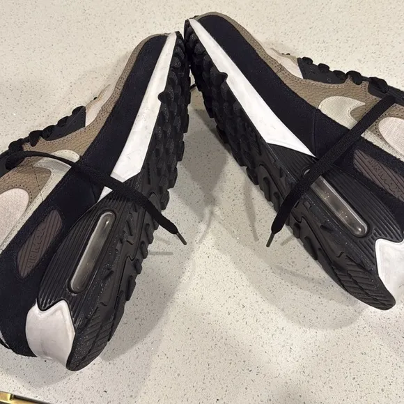 Nike Air Max 90 - Men’s size 9 - Shoes are in great condition, barely worn.