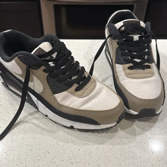 Nike Air Max 90 - Men’s size 9 - Shoes are in great condition, barely worn.