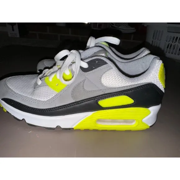 Nike Air Max 90 volt‎ men’s 8.5 shoes