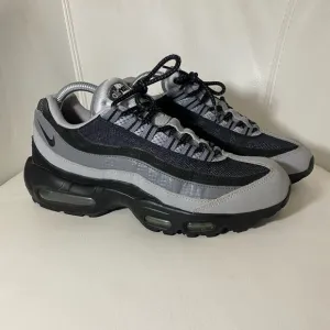 Nike Air Max 95 Essential Wolf Grey - 749766-005 Size 8.5 Men’s Shoes RARE