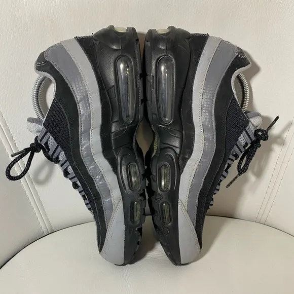 Nike Air Max 95 Essential Wolf Grey - 749766-005 Size 8.5 Men’s Shoes RARE