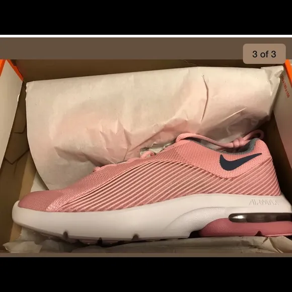 NIKE Air Max Advantage 2 Girls Shoes Size 5