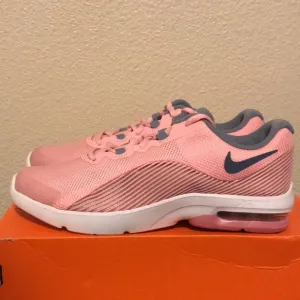 NIKE Air Max Advantage 2 Girls Shoes Size 5