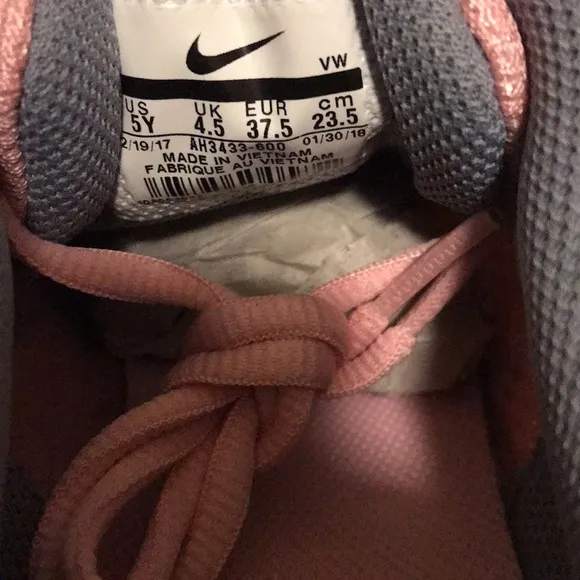 NIKE Air Max Advantage 2 Girls Shoes Size 5