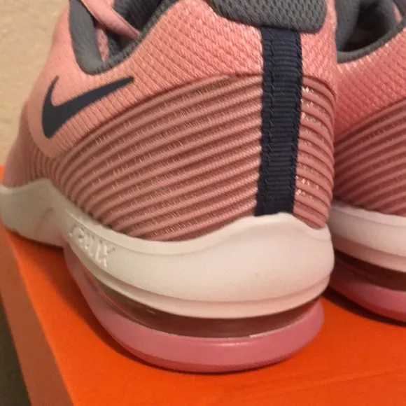 NIKE Air Max Advantage 2 Girls Shoes Size 5