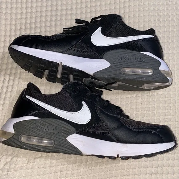 Nike Air Max Excee Men’s Black and White Sneaker Shoes