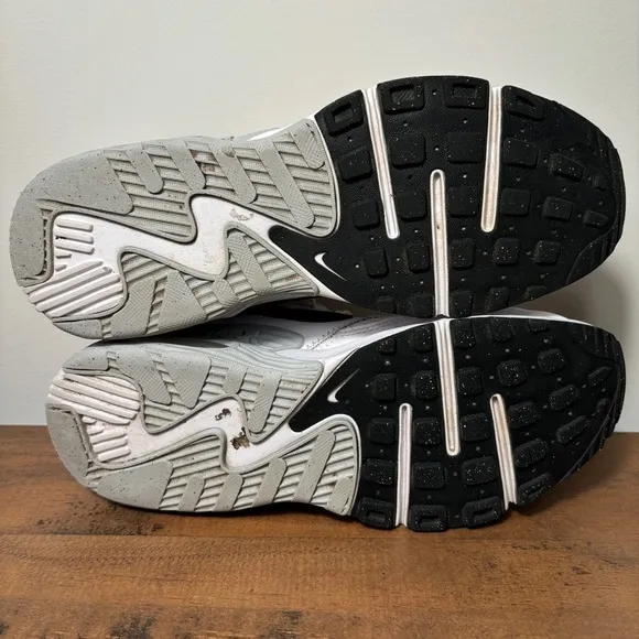 Nike Air Max Excee sneakers Shoes Size 9 Women’s CD5432-101 White Black