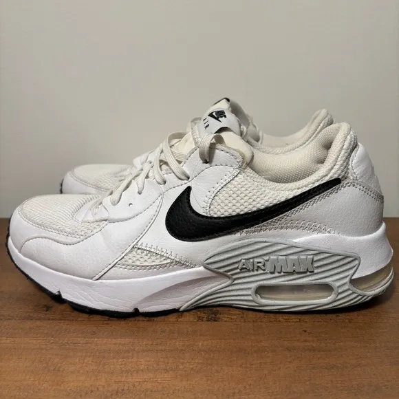Nike Air Max Excee sneakers Shoes Size 9 Women’s CD5432-101 White Black
