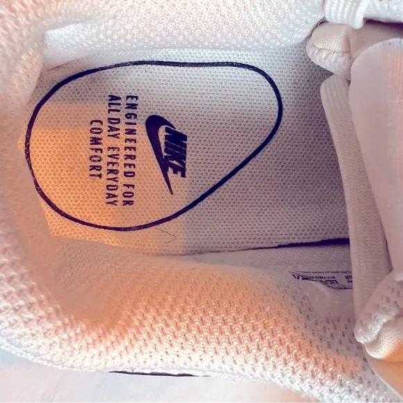 Nike Air MAX Excee White/Pure Platinum/Black Shoes Women’s Size 8