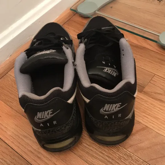 Nike air max men men’s Nike athletic shoes 9.5