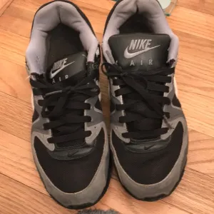 Nike air max men men’s Nike athletic shoes 9.5