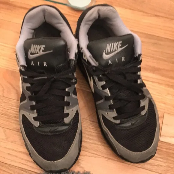 Nike air max men men’s Nike athletic shoes 9.5