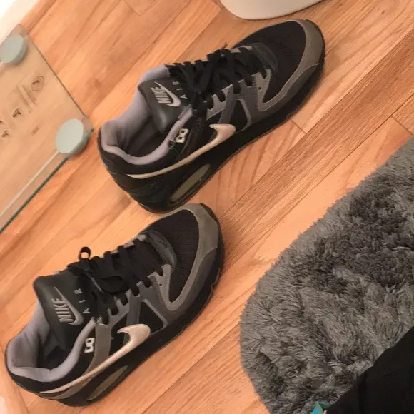 Nike air max men men’s Nike athletic shoes 9.5