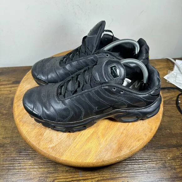 Nike Air Max Plus TN Triple Black Leather  Men’s Size 9.5 Shoes AJ2029-001