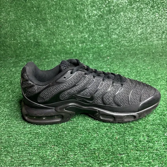 Nike Air Max Plus Triple Black 604133-050 Men’s Shoes Size 12
