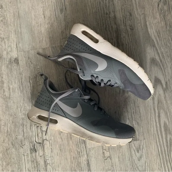 Nike Air Max tennis shoes