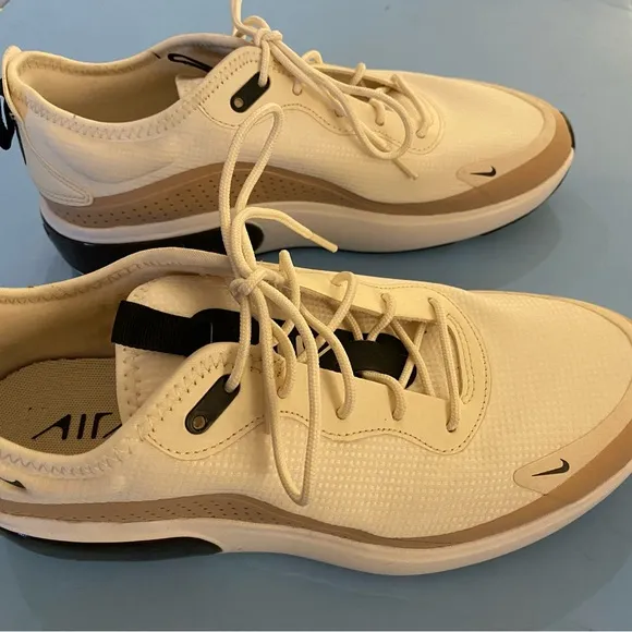 Nike Air Max women’s athletic shoes size 9 1/2