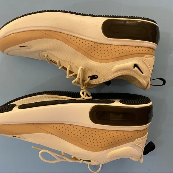 Nike Air Max women’s athletic shoes size 9 1/2
