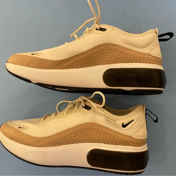 Nike Air Max women’s athletic shoes size 9 1/2