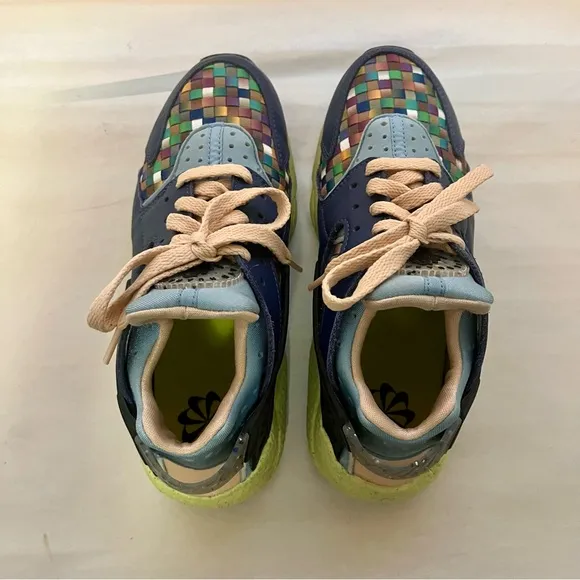 Nike Air Men’s 6/Women’s 7.5 Navy Checkerboard Huarache Crater Running Shoes