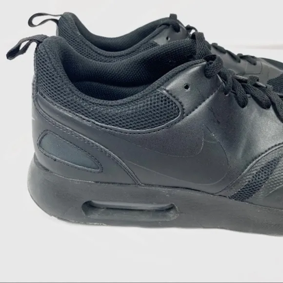 Nike Air Men’s athletic shoes sneaker Black 11.5