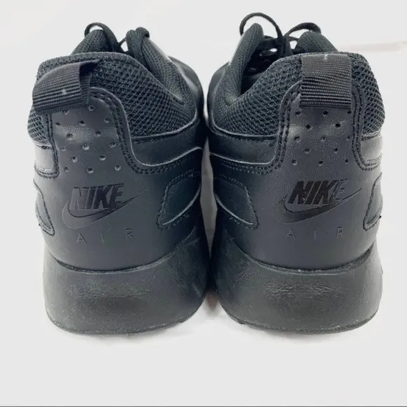 Nike Air Men’s athletic shoes sneaker Black 11.5