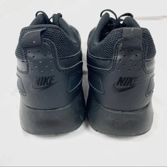 Nike Air Men’s athletic shoes sneaker Black 11.5