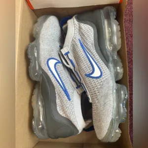 Nike Air Vapormax 2021 FK, Pure Platinum/Hyper Royal; men’s 9