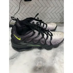 Nike Air VaporMax Plus Black Volt 924453-009 Men’s Size 10.5 Shoes RARE