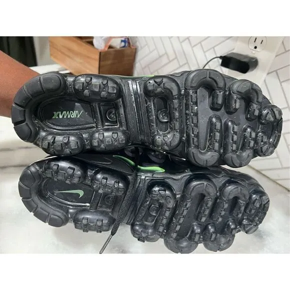 Nike Air VaporMax Plus Black Volt 924453-009 Men’s Size 10.5 Shoes RARE