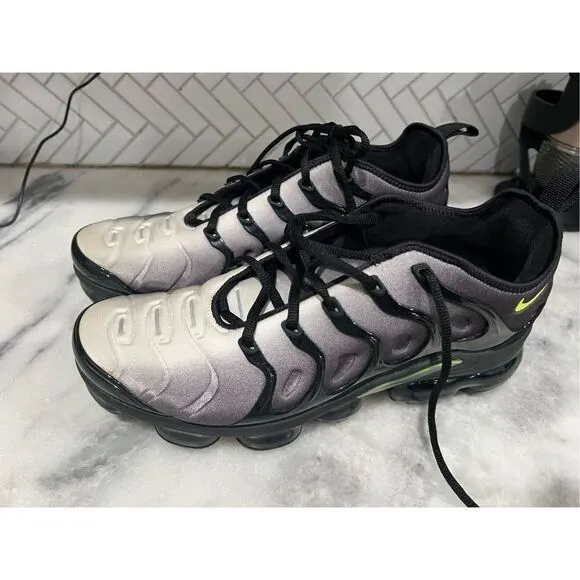 Nike Air VaporMax Plus Black Volt 924453-009 Men’s Size 10.5 Shoes RARE