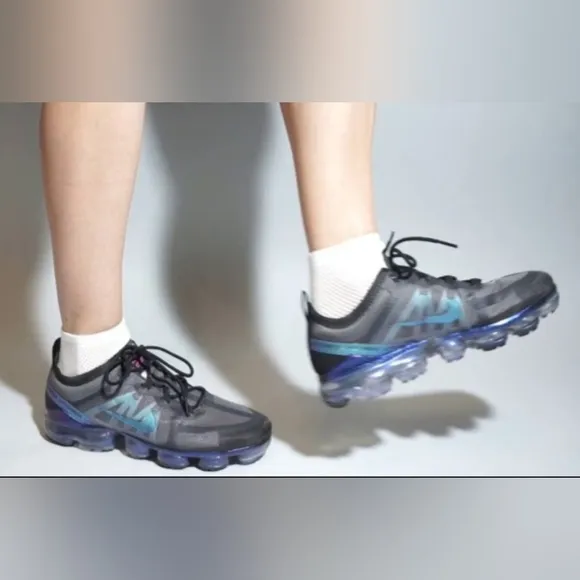 Nike Air VaporMax Throwback Future Unisex Sneakers Iridescents Gray M7/W8.5