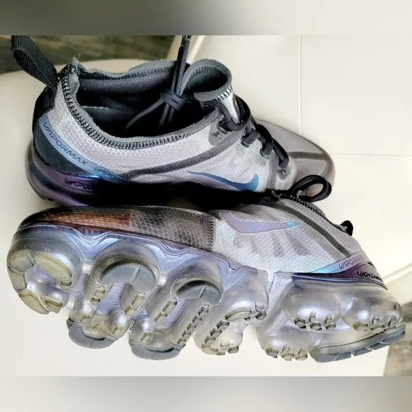 Nike Air VaporMax Throwback Future Unisex Sneakers Iridescents Gray M7/W8.5