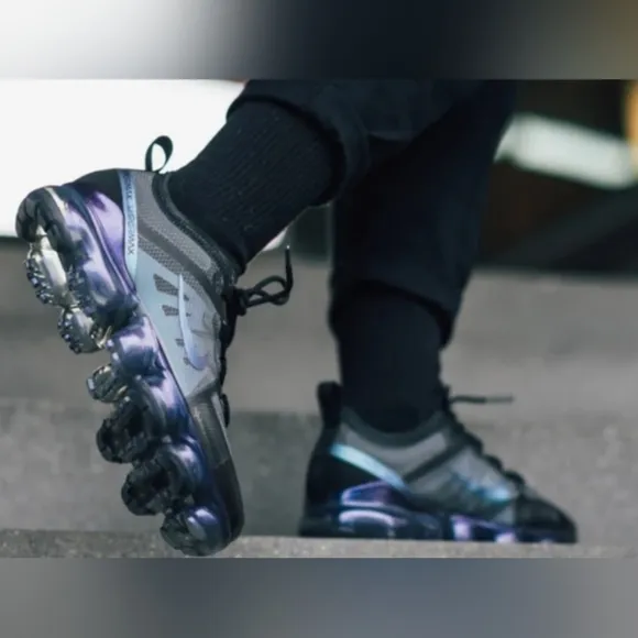 Nike Air VaporMax Throwback Future Unisex Sneakers Iridescents Gray M7/W8.5