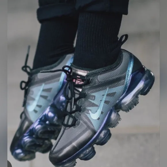 Nike Air VaporMax Throwback Future Unisex Sneakers Iridescents Gray M7/W8.5
