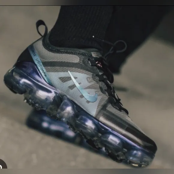 Nike Air VaporMax Throwback Future Unisex Sneakers Iridescents Gray M7/W8.5