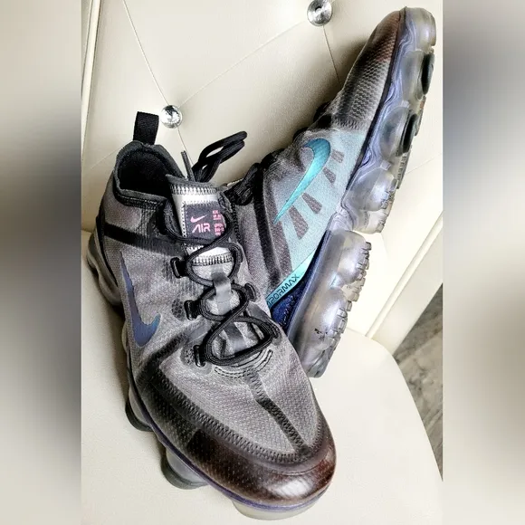 Nike Air VaporMax Throwback Future Unisex Sneakers Iridescents Gray M7/W8.5