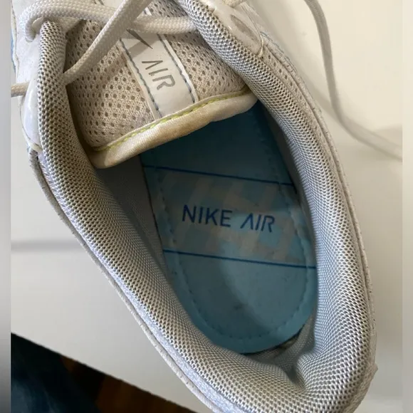 Nike Air Women’s Golf Shoes size 7 White With Blue Stripes
