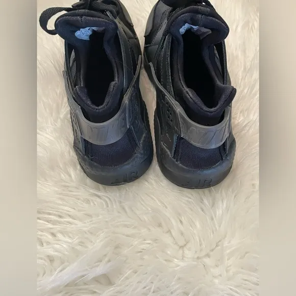 Nike‎ Air Women’s Huarache Shoes Triple Black Size 8