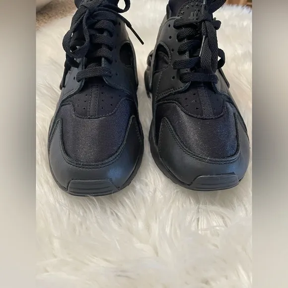 Nike‎ Air Women’s Huarache Shoes Triple Black Size 8