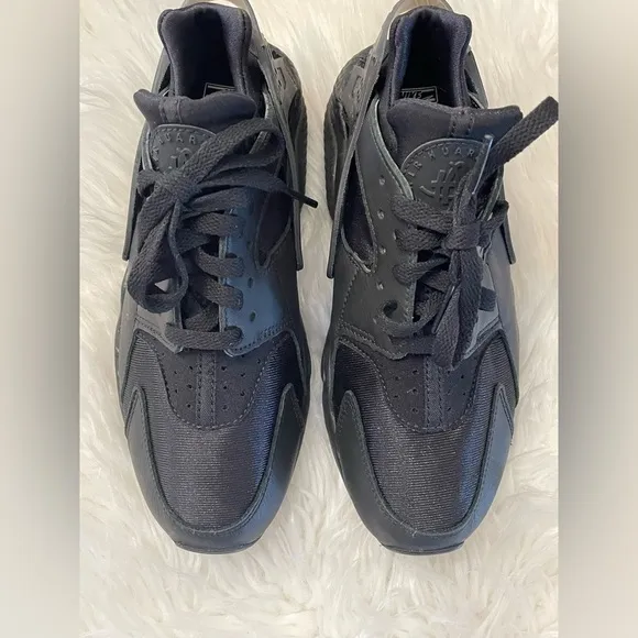 Nike‎ Air Women’s Huarache Shoes Triple Black Size 8