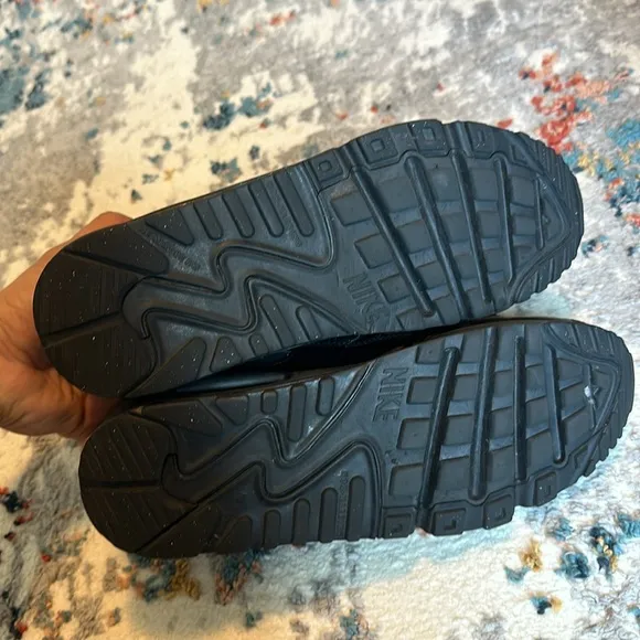 NIKE AIRMAX 90 leather. EUC